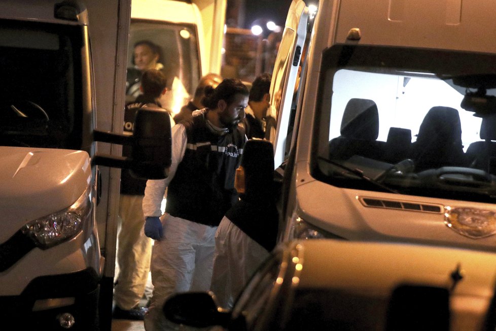 Turecká policie prozkoumala saúdskoarabský konzulát v Istanbulu, hledala důkazy o vraždě zmizelého novináře Chášukdžího.