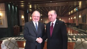 Džamál Chášukdží s tureckým prezidentem Recepem Erdoganem.