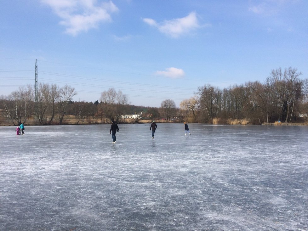 Nejnižší teplotu meteorologové zaznamenali v Orlickém Záhoří na Rychnovsku, kde teploměr ukázal -24,1°C.