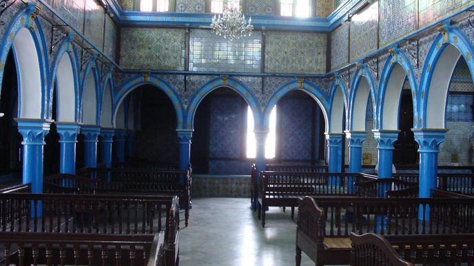 Nejstarší synagoga v severní Africe La Ghriba je oblíbeným místem židovských poutníků