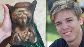 Radek Šír (16) našel při potápění na Džerbě poklad! Vylovil 2000 let starou kadidelnici