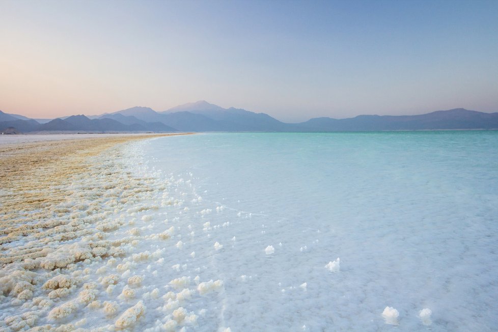 Džibutská jezera s obrovskými solnými krystaly