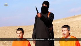 Islamisté hrozí další popravou. Tentokrát zajali dvojici Japonců