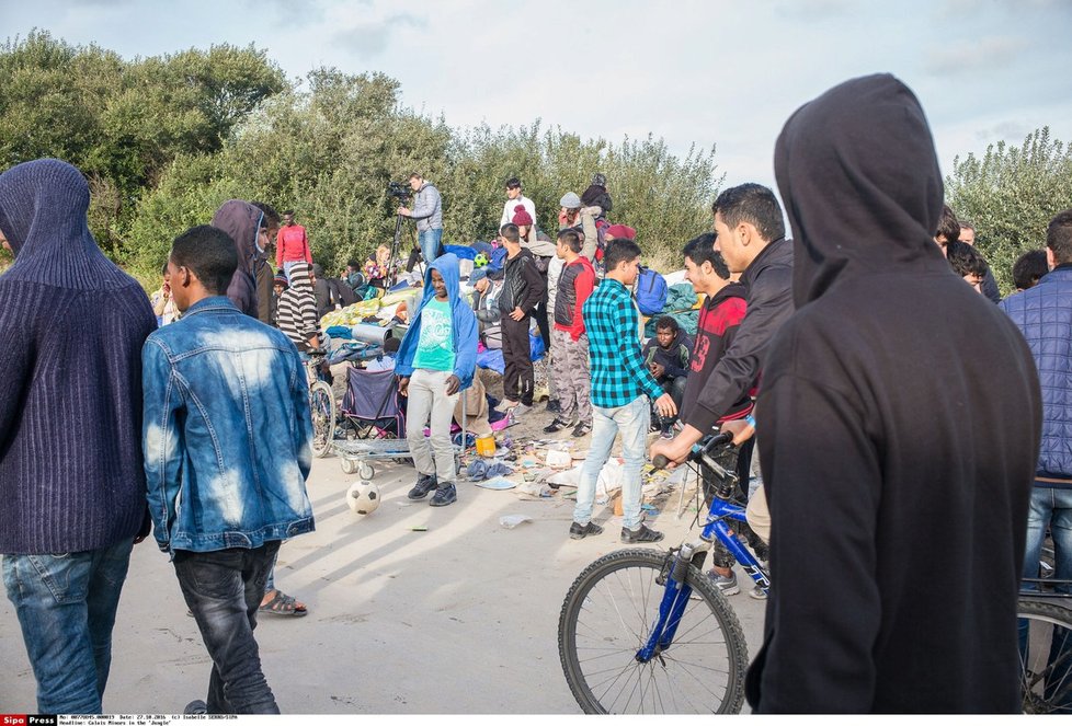 Na severu Francie policie vyklízí tábor s 1800 migranty  (ilustrační foto)