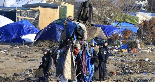 Vezměte si migranty s sebou, vzkazuje Britům francouzské Calais 