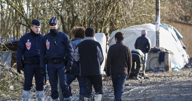 Uprchlickou Džungli musí vyklidit. Soud rozhodl o osudu části „města migrantů“