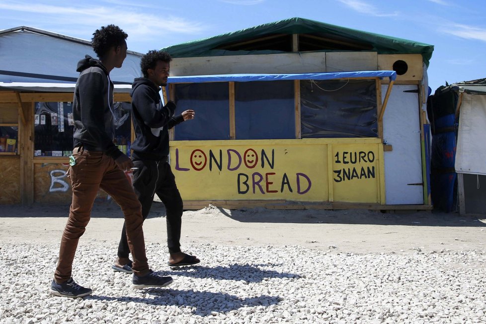 Sen migrantů z „Džungle“ v Calais je jasný – dostat se do Velké Británie.