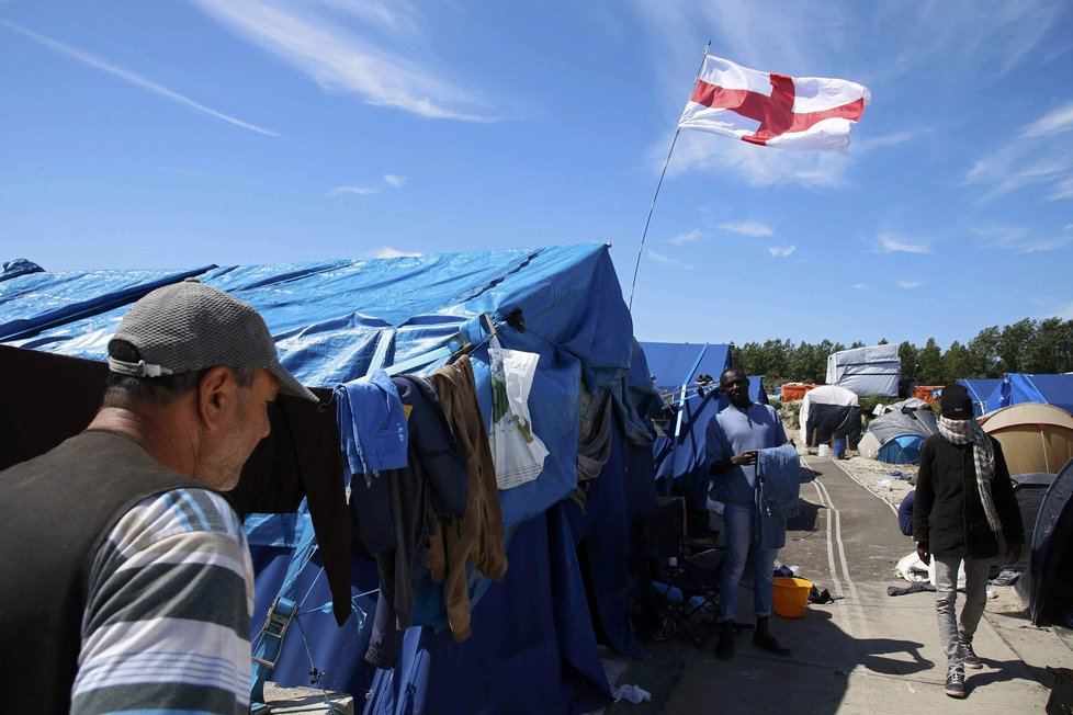 Sen migrantů z „Džungle“ v Calais je jasný - dostat se do Velké Británie.