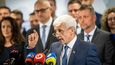 Další bývalý premiér Mikuláš Dzurinda chce do voleb zasáhnout s novou stranou Modrá koalice. Bude zřejmě sázet na prozápadní směr a hospodářství.