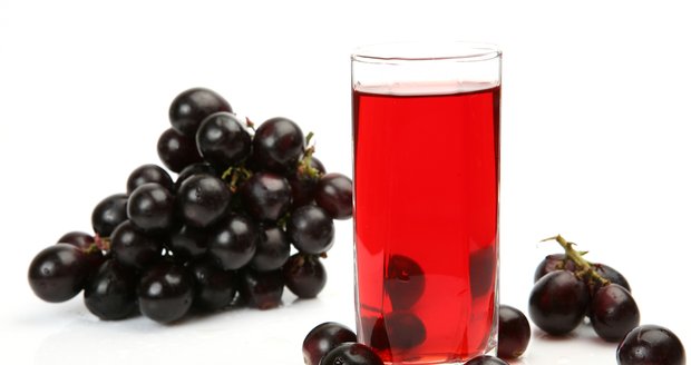 Hroznové víno se, podobně jako další ovoce se slupkami, po bandáži žaludku jíst nesmí