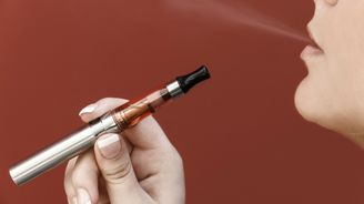 Další protikuřácké tažení: Zakáže nám EU elektronické cigarety?