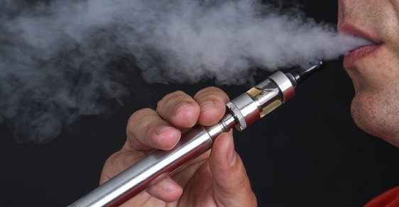 WHO chce zakázat kouření e-cigaret v uzavřených veřejných prostorech. 