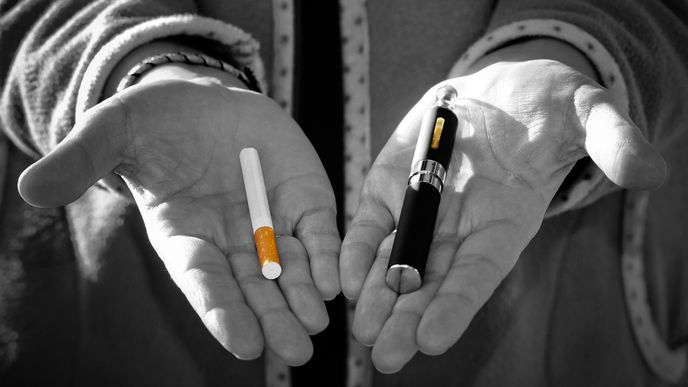 Kouření elektronických cigaret není bez rizik.