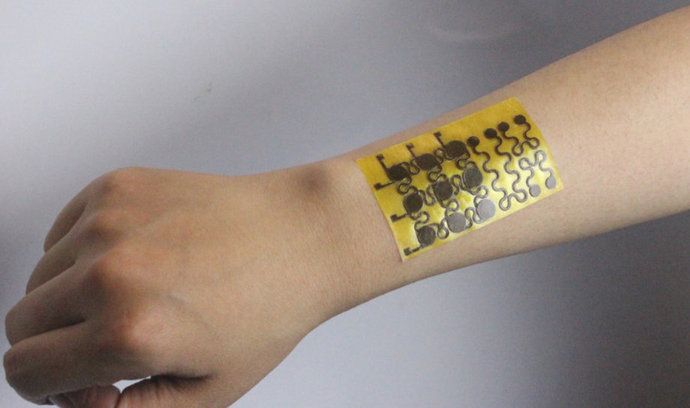 Tato elektronická kůže vám změří teplotu a sama se zacelí při poškození