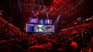 Fenomén e-sport: hráči už v něm vydělávají miliony dolarů. Na videohry sází i mistr pokeru