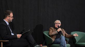 Hlavní řečník konference architekt Daniel Libeskind. Hlavní řečník konference architekt Daniel Libeskind.