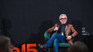 Hlavní řečník konference, architekt Daniel Libeskind. Hlavní řečník konference, architekt Daniel Libeskind.