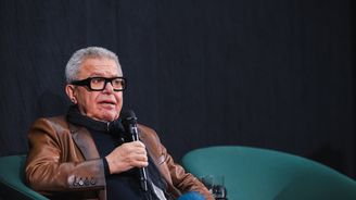 Hlavní řečník konference, architekt Daniel Libeskind. Hlavní řečník konference, architekt Daniel Libeskind.