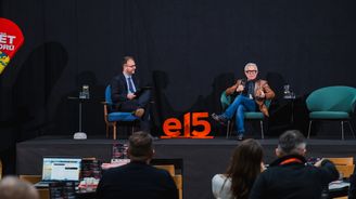 Hlavní řečník konference, architekt Daniel Libeskind. Hlavní řečník konference, architekt Daniel Libeskind.