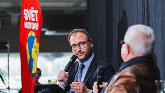 Hlavní řečník konference, architekt Daniel Libeskind. Hlavní řečník konference, architekt Daniel Libeskind.