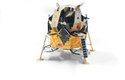 Papírový model lunárního modulu Eagle, který se zúčastnil mise Apollo 11