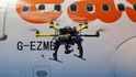 Letecká společnost Easyjet využívá při údržbě letadel drony.