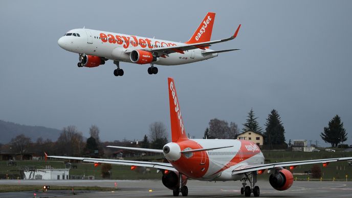 Aerolinky EasyJet za třetí čtvrtletí svého finančního roku vykázaly ztrátu před zdaněním 324,5 milionů liber, zhruba 9,4 miliardy korun.