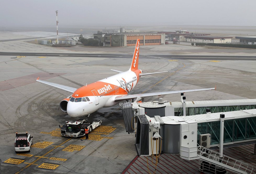 Letadlo nízkonákladové společnosti easyJet