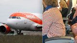 Žena v letadle vyfasovala sedadlo bez opěradla. Lidé zuří, aerolinky případ šetří