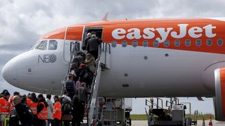 EasyJet propustí kolem 30 procent zaměstnanců, tedy až 4500 lidí