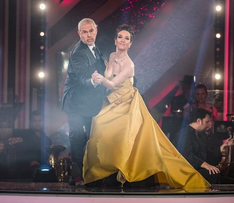 Všech deset řad taneční show StarDance spolu moderují Tereza Kostková a Marek Eben