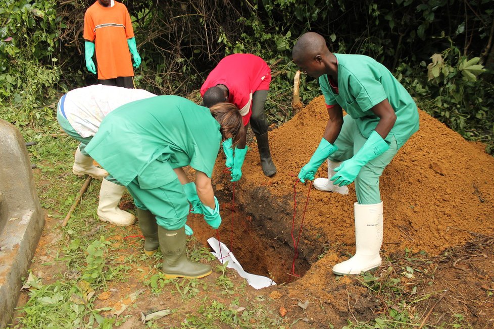 Pohřeb zemřelého na ebolu