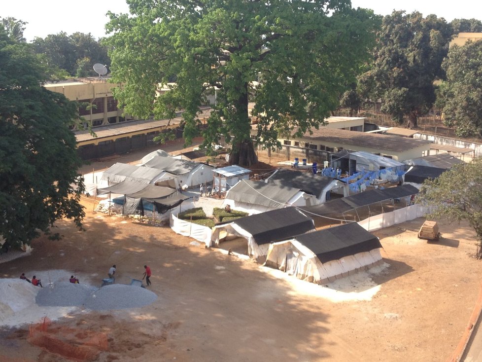 Nedokončené centrum na léčbu eboly v Conakry. 