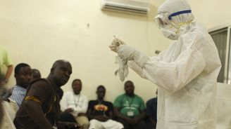 Ebola zabila lékaře, který ji léčil. Vymyká se kontrole, tvrdí o viru Lékaři bez hranic