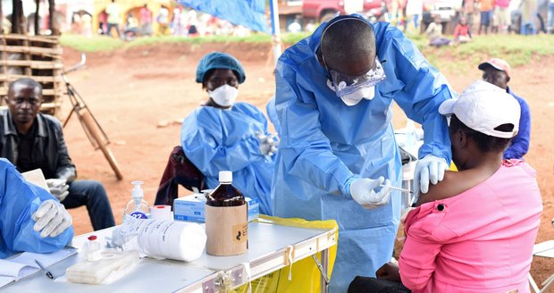 Epidemie eboly nepolevuje: Během pouhých pěti dní zabila v Kongu 19 lidí