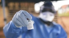 Ebola v Kongu už nešetří ani novorozence. Přibývá i nemocných starších dětí