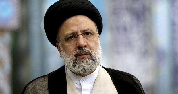 Írán si zvolil nového prezidenta. Ultrakonzervativní soudce Raísí vyhrál s náskokem