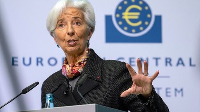 Christine Lagardeová v září spustila éru zvyšování úrokových sazeb. Českým firmám to zdraží financování ve stále oblíbenějším euru.