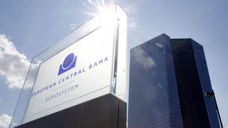 Hlavní ekonom ECB: V případě nouze můžeme lidem rozdávat peníze