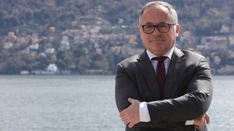 ECB by mohla podpořit eurozónu levnými úvěry pro banky, říká člen výkonné rady ECB by mohla podpořit eurozónu levnými úvěry pro banky, říká člen výkonné rady