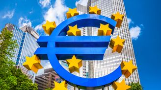Kvůli rostoucím mzdám se Evropská centrální banka bude držet zpátky