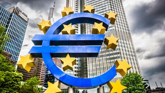 Evropská centrální banka zvýšila základní sazbu na 4,5 procenta a zhoršila výhled ekonomiky