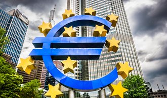 Evropská centrální banka zvýšila základní sazbu na 4,5 procenta a zhoršila výhled ekonomiky