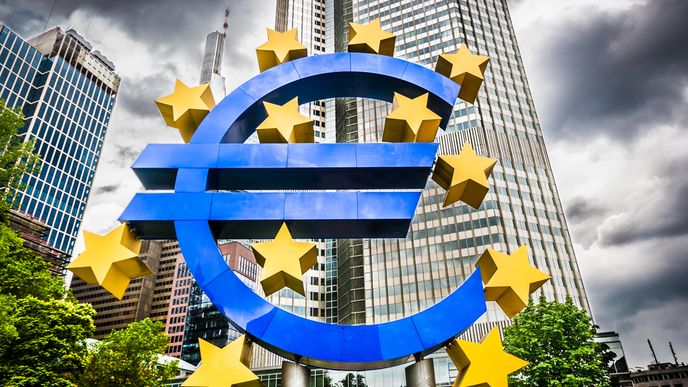 Evropská centrální banka navzdory rekordně vysoké inflaci v eurozóně,  nehodlá v blízké budoucnosti zvyšovat úrokové sazby.