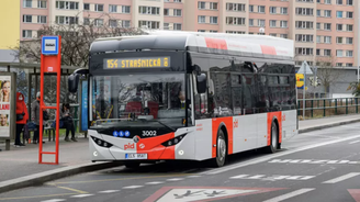Sbohem levná nafto, přijíždí drahý elektrobus. Praha i Brno obmění flotily ve velkém Sbohem levná nafto, přijíždí drahý elektrobus. Praha i Brno obmění flotily ve velkém