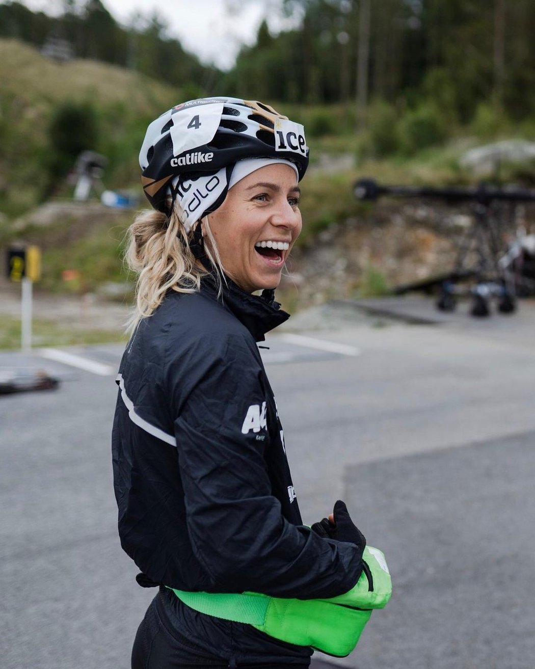 Tiril patří mezi největší hvězdy norského biatlonového týmu. Teď ale na soustředění chybí