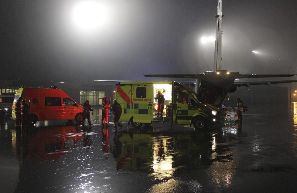 Pražští doktoři zachraňovali život ostravskému miminku. Letadlem u něj byli za 50 minut.