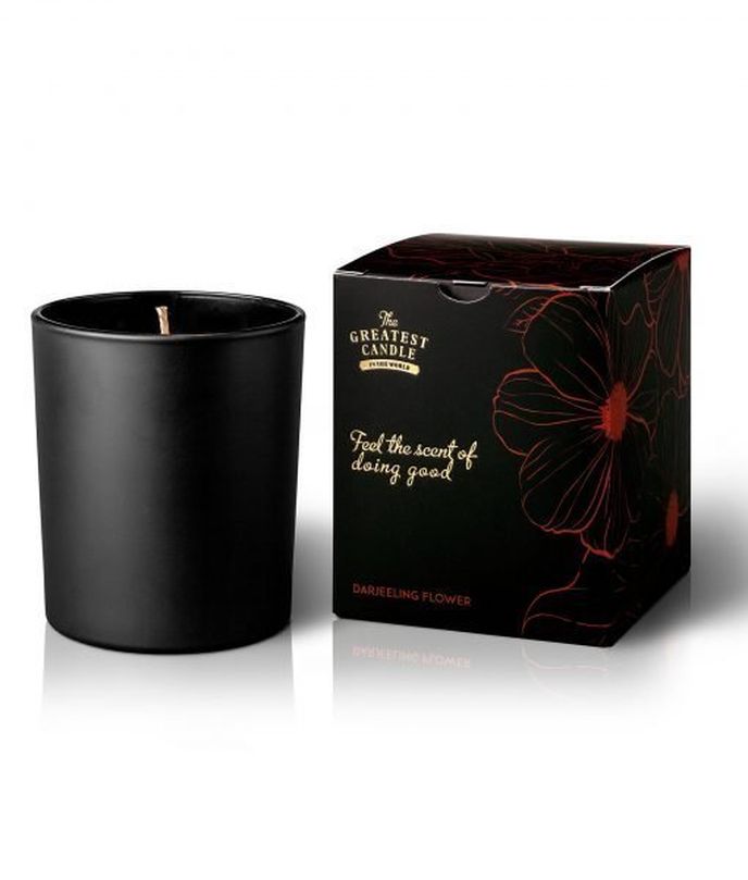 The Greatest Candle s vůní květu darjeelingu: Vonná svíčka v černém skle, která se vyrábí recyklací použitých rostlinných olejů (které výrobce shromažďuje v restauracích). 322 Kč. www.econea.cz The Greatest Candle s vůní květu darjeelingu: Vonná svíčka v černém skle, která se vyrábí recyklací použitých rostlinných olejů (které výrobce shromažďuje v restauracích). 322 Kč. www.econea.cz