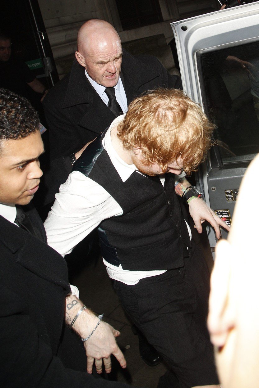 Ed Sheeran se na party po Brit Awards krapet zbořil