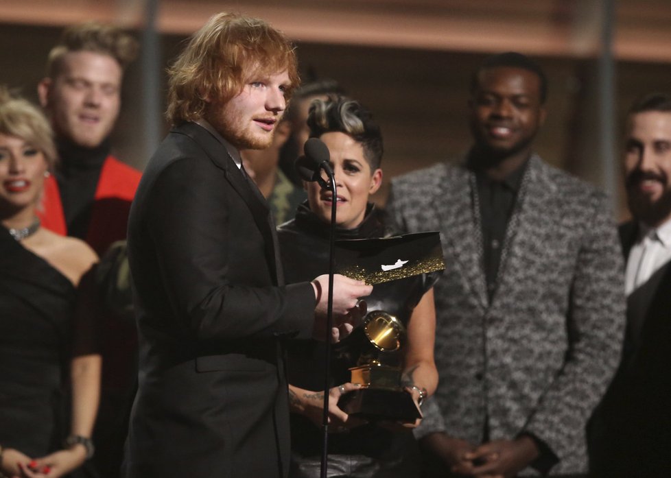 Cenu za nejlepší píseň roku získal zpěvák Ed Sheeran za Thinking Out Loud.